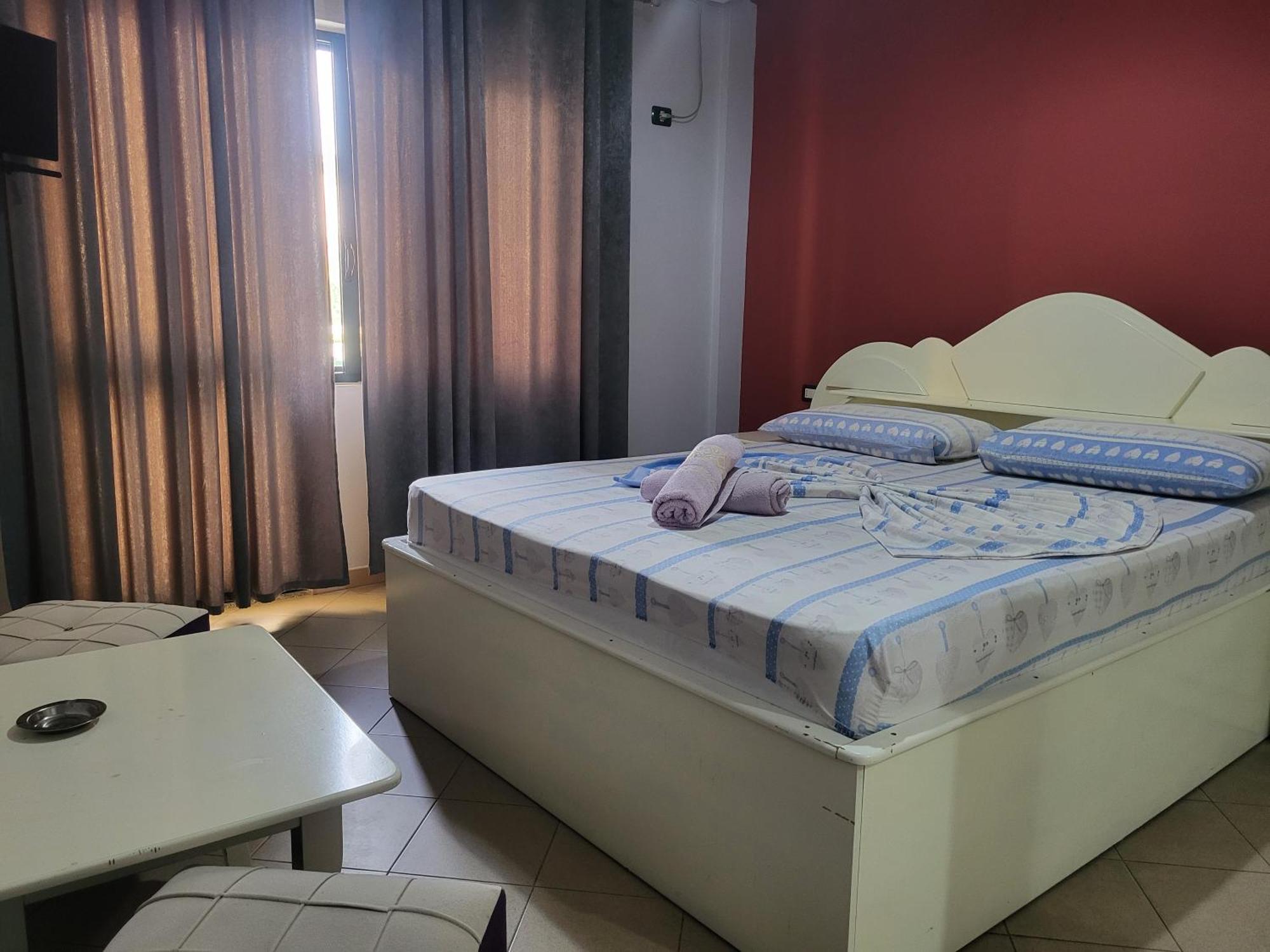 Hotel Europa Lezhë Exteriör bild